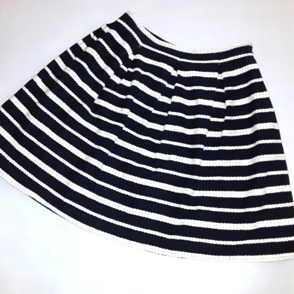 New MSSP sz Sml nautical black/white skirt